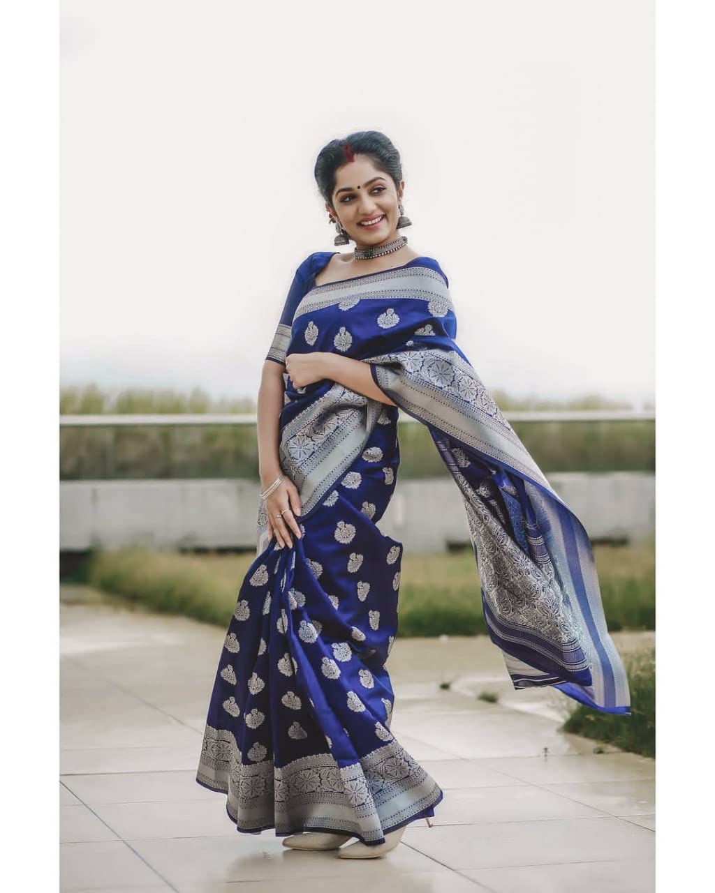 SGF11 Women's Kanjivaram Soft Silk Saree With Blouse Piece