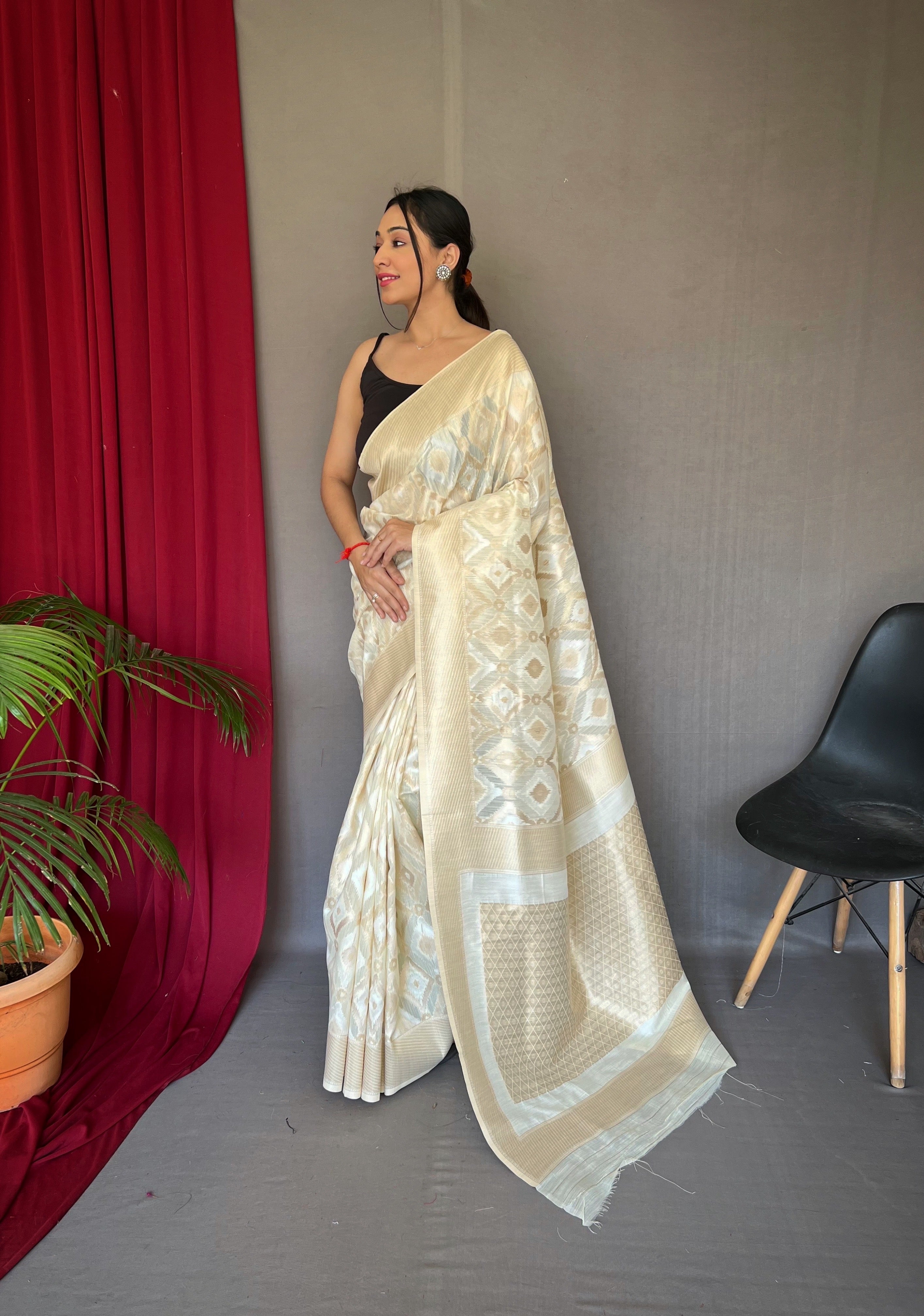 Muskaan Linen Ikat Woven Saree Ivory Saris & Lehengas